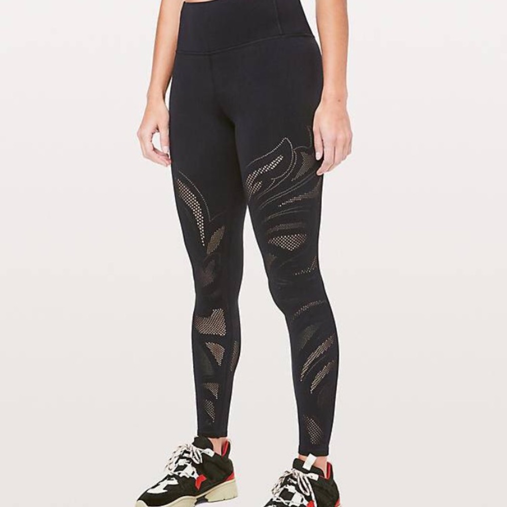 Lululemon Reveal Tight Size 8